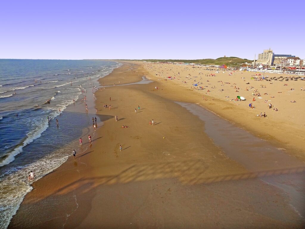 Strand von Katwijk beim Campingplatz Sollasi