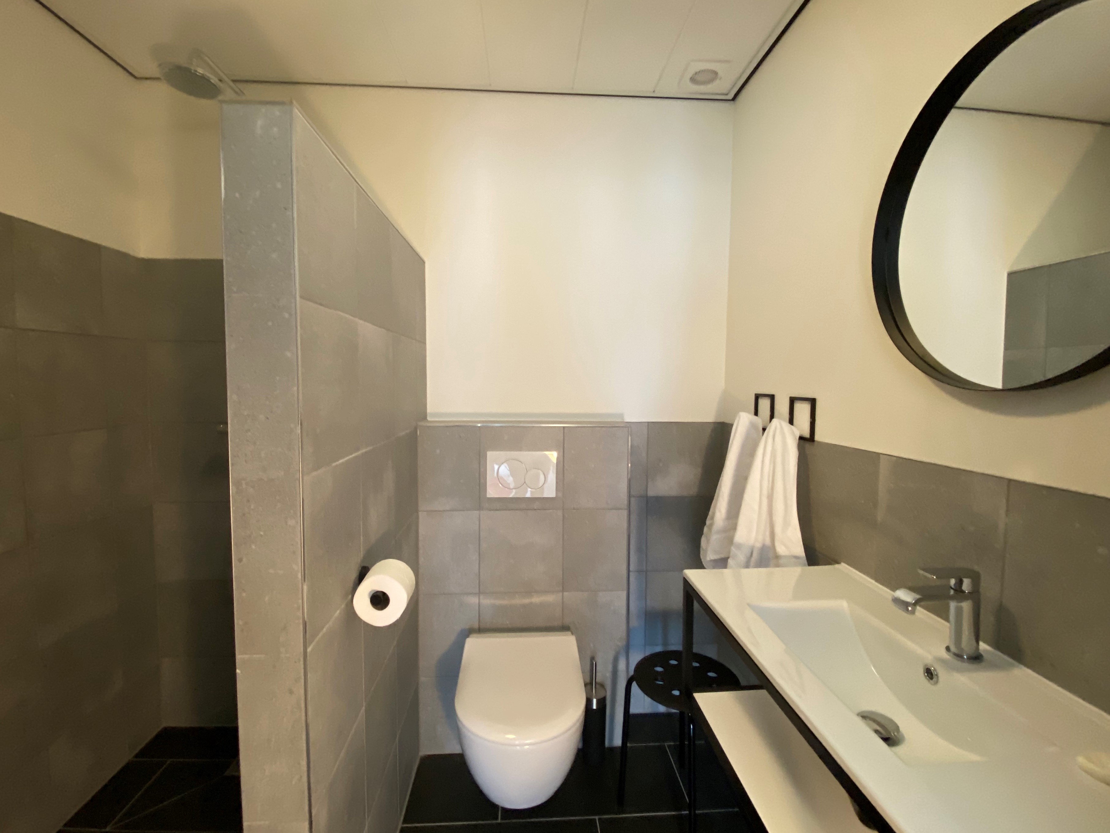 Bungalowpark-Sollasi-Comfort-bungalow-badkamer bungalow vakantie Noordwijk